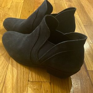 Me Too Navy Suede Boots